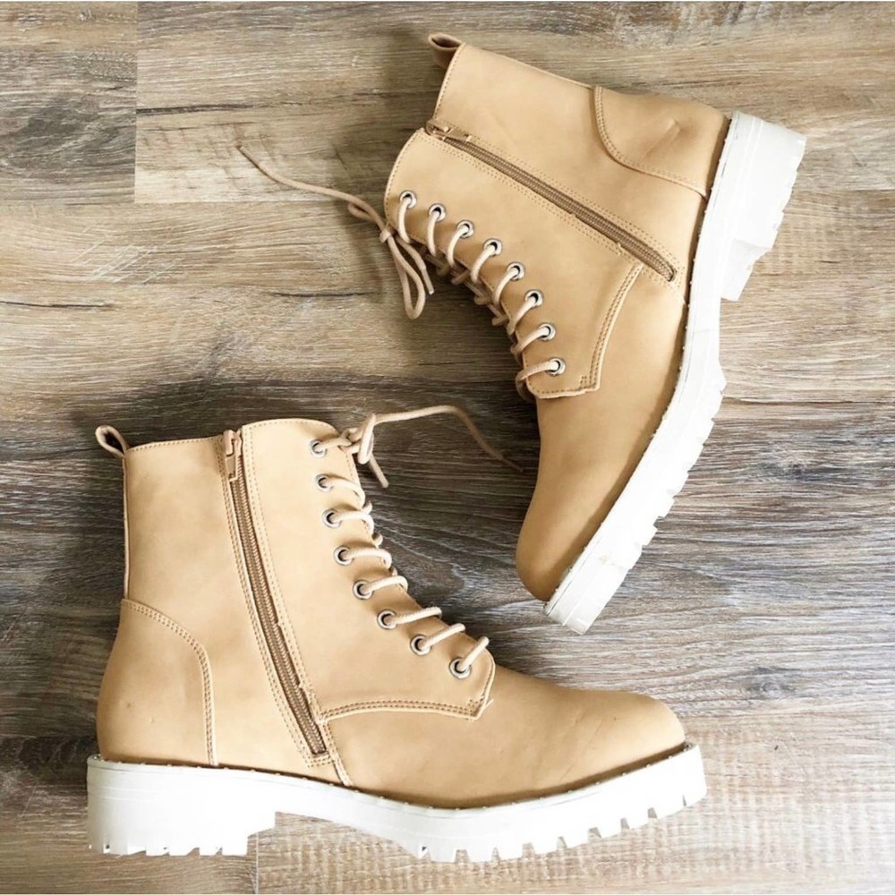 Dolce Vita Women's Size 9.5 Lace Up Hiking Tan Opalus Ankle Boots